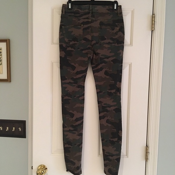 Camouflaged ripped/distressed skinny jeans - Picture 6 of 7